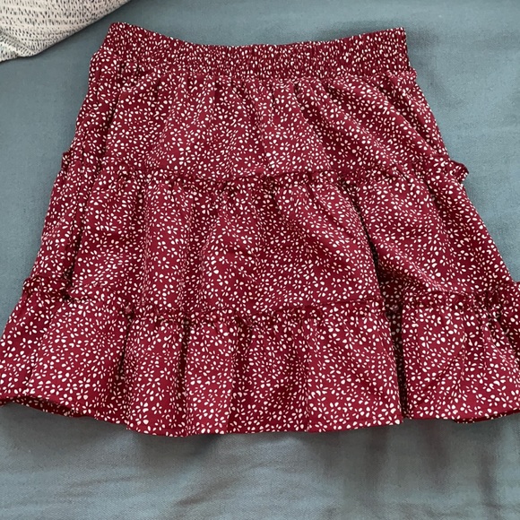 Red and white flowery skirt! - Picture 2 of 2